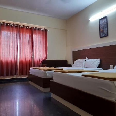 Sapphire Inn Бангалор Экстерьер фото